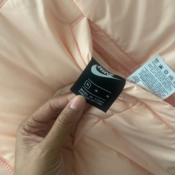 Nike NSW Reversible Puffer Jacket Size Medium - Picture 7 of 7